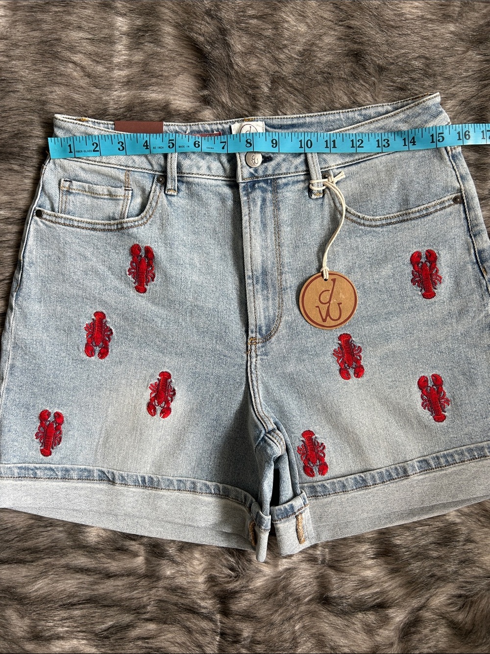 NWT Driftwood Ava Cuff Light Blue Denim Shorts Red Lobster Embroidery Size 10 - Picture 2 of 8